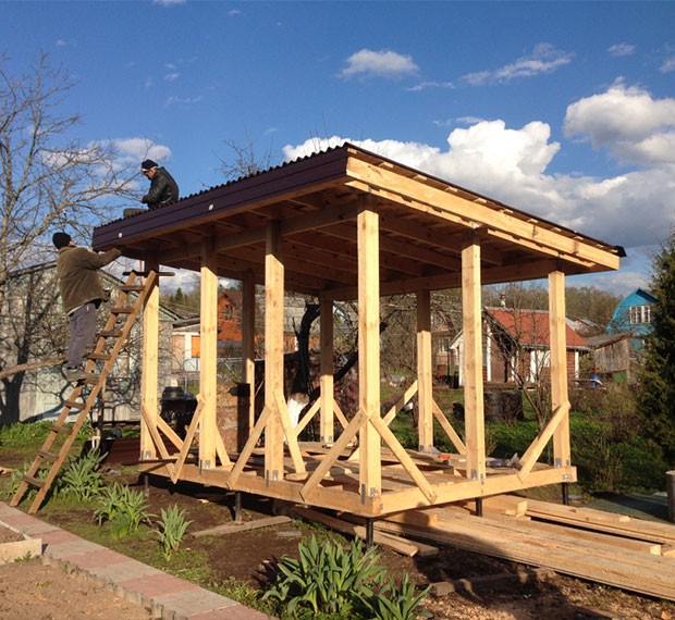 Монтаж винтовых свай под беседку в Бикине