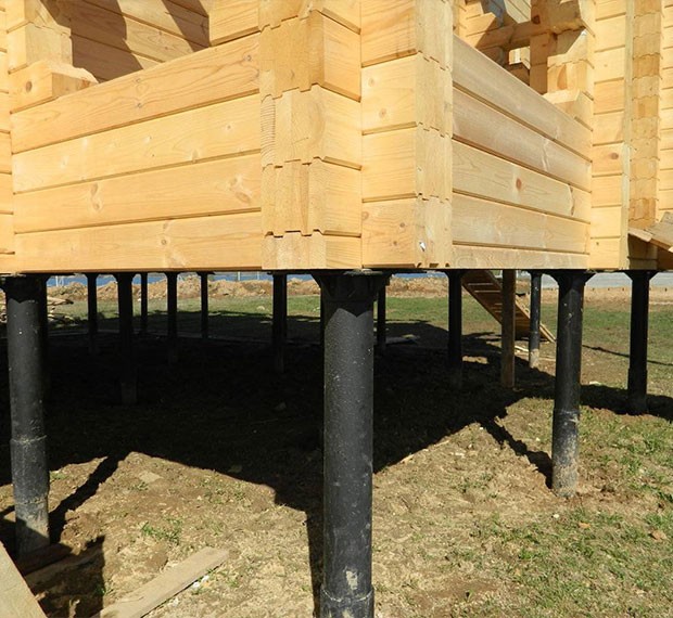 Винтовой фундамент под дом из бруса в Бикине